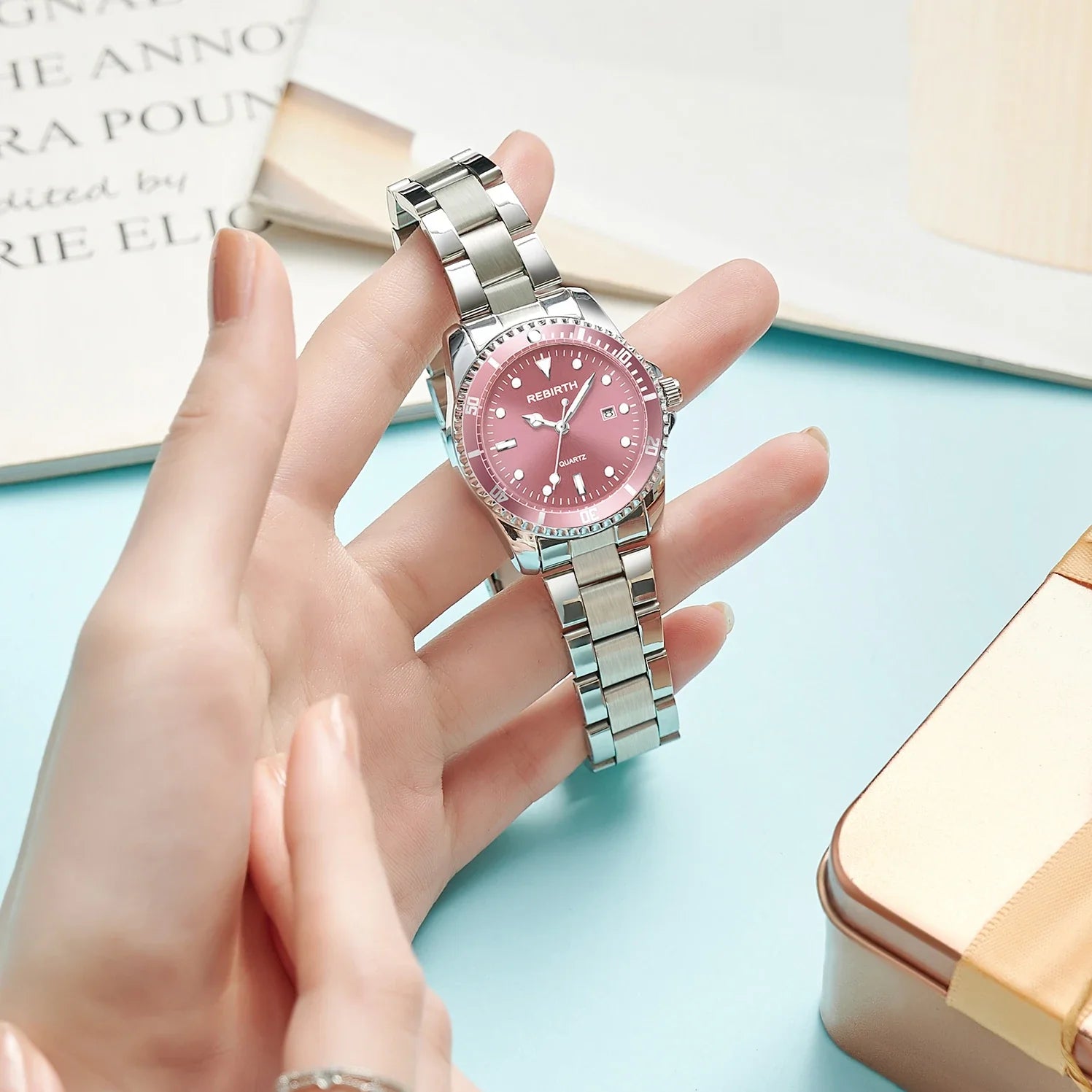 Elegant Alloy Mesh Strap Women's Quartz Watch