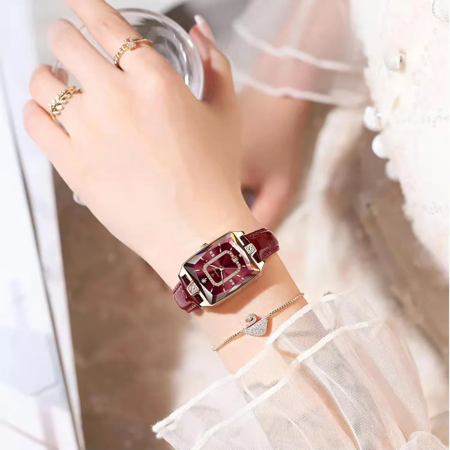 Poedagar 785 Luxury Diamond Leather Women's Watch